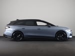 57698876-3.jpg