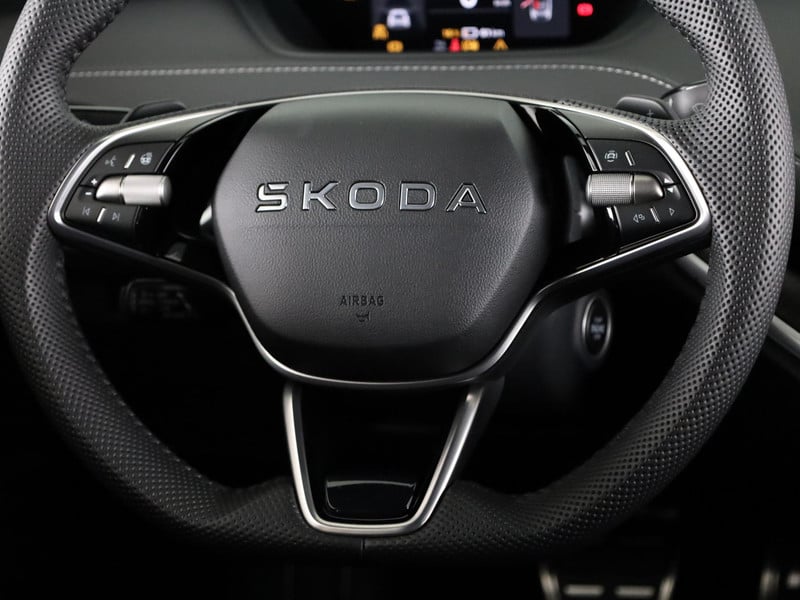 57703452-7.jpg