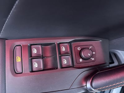 57732121-23.jpg