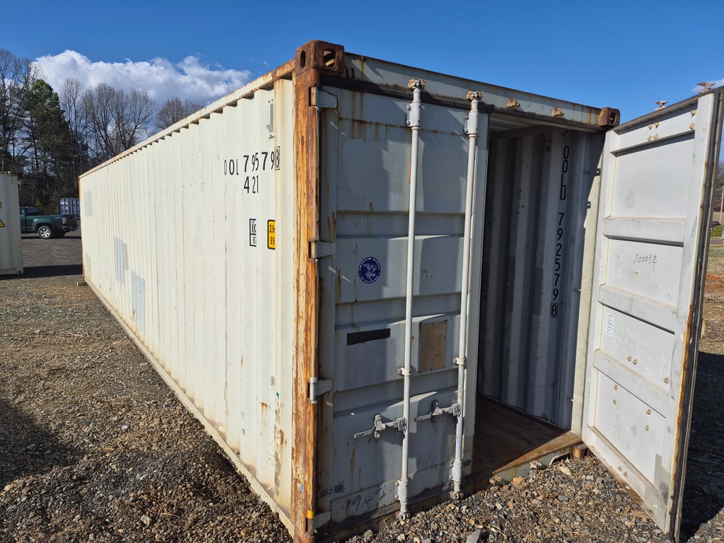 P161 40' USED CONTAINER 8'6 TALL