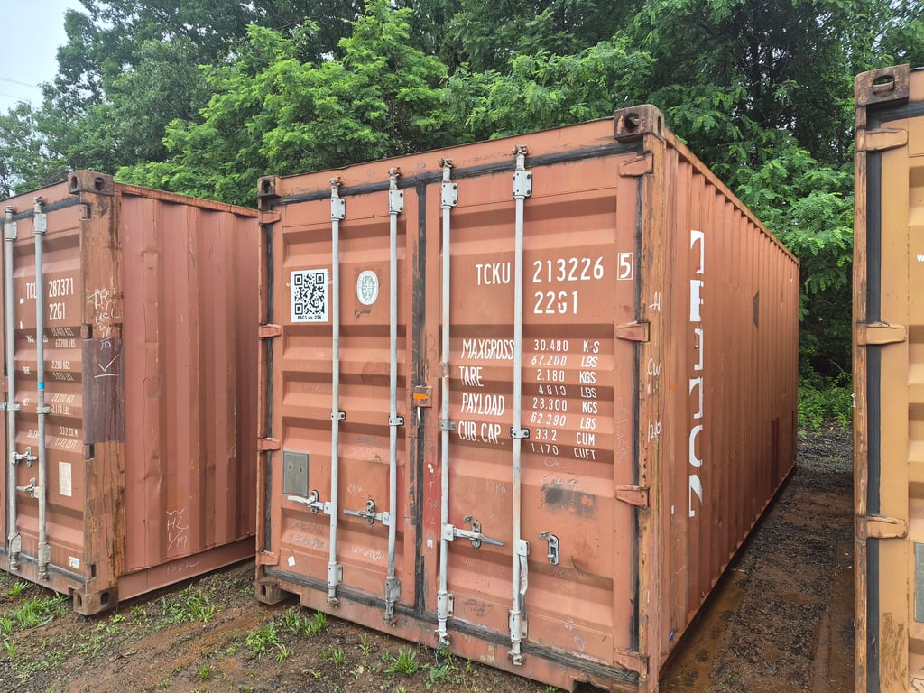 P256 20' CARGO WORTHY RED