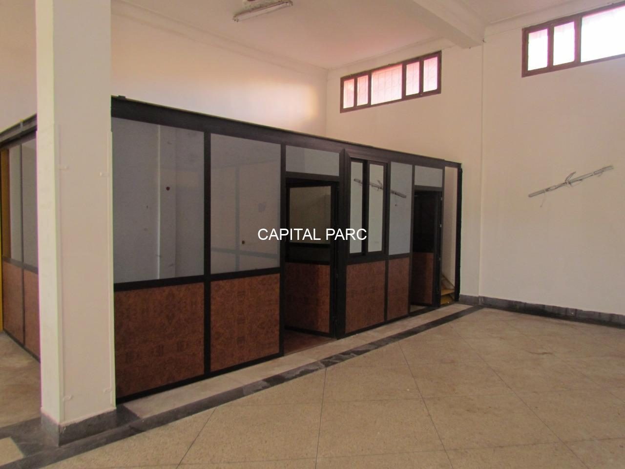 Local commercial 160 m² à louer – Zone Sidi Ghanem, Marrakech — miniature 2