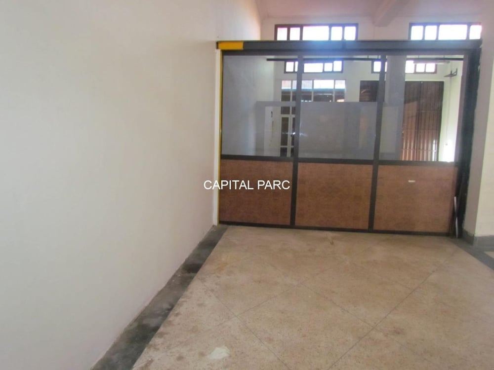 Local commercial 160 m² à louer – Zone Sidi Ghanem, Marrakech — photo 3
