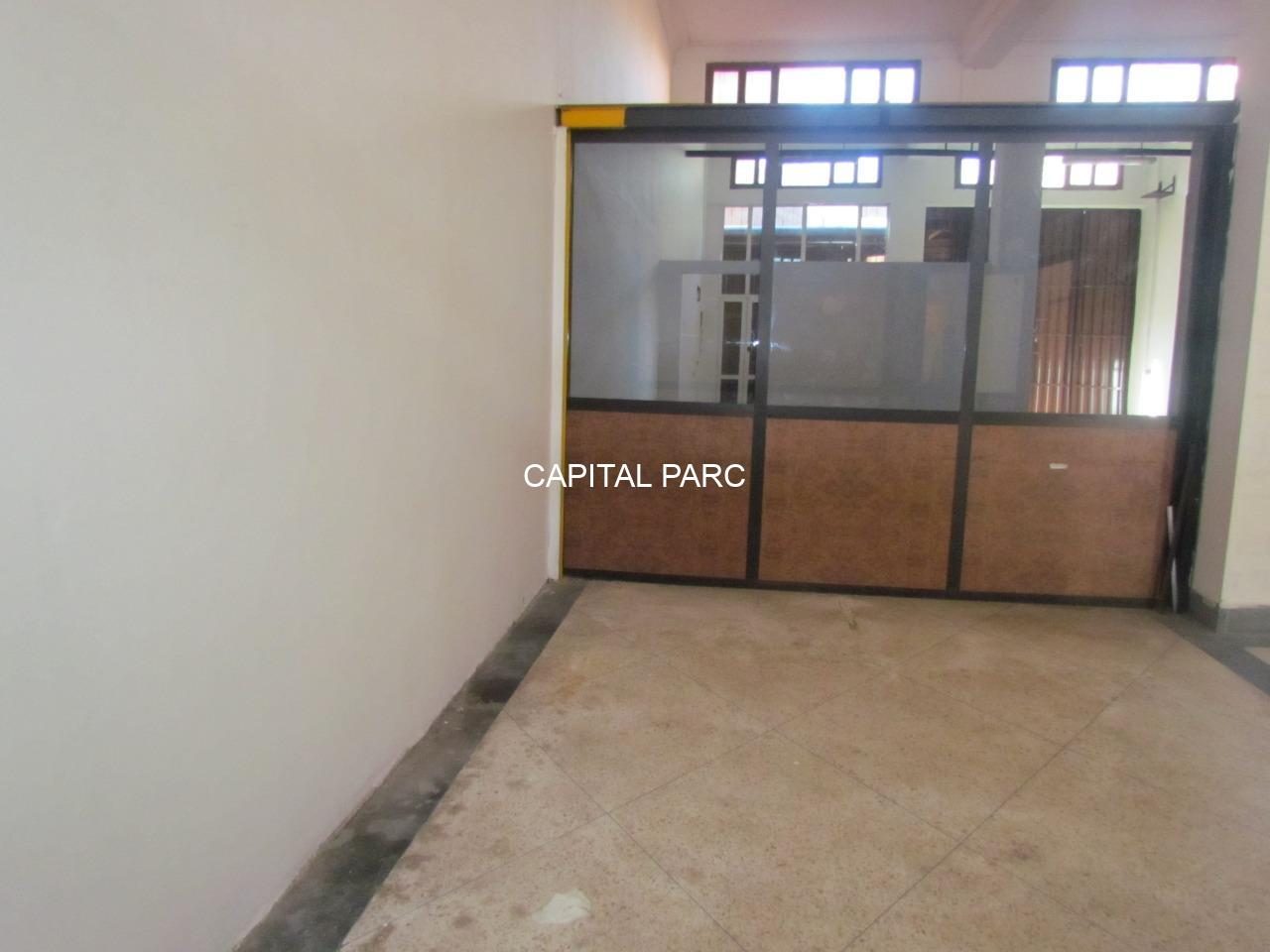 Local commercial 160 m² à louer – Zone Sidi Ghanem, Marrakech — miniature 3