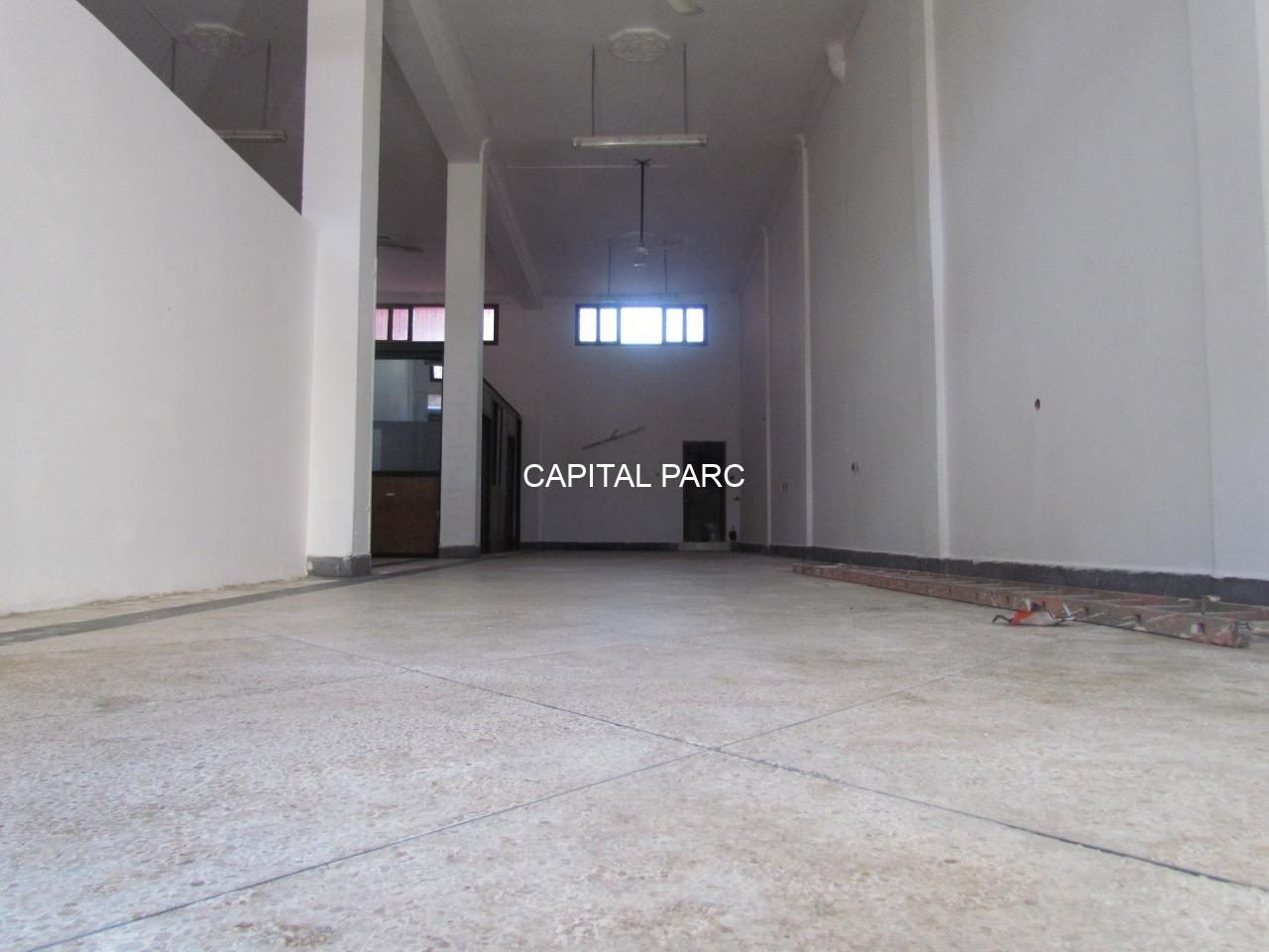 Local commercial 160 m² à louer – Zone Sidi Ghanem, Marrakech — miniature 4