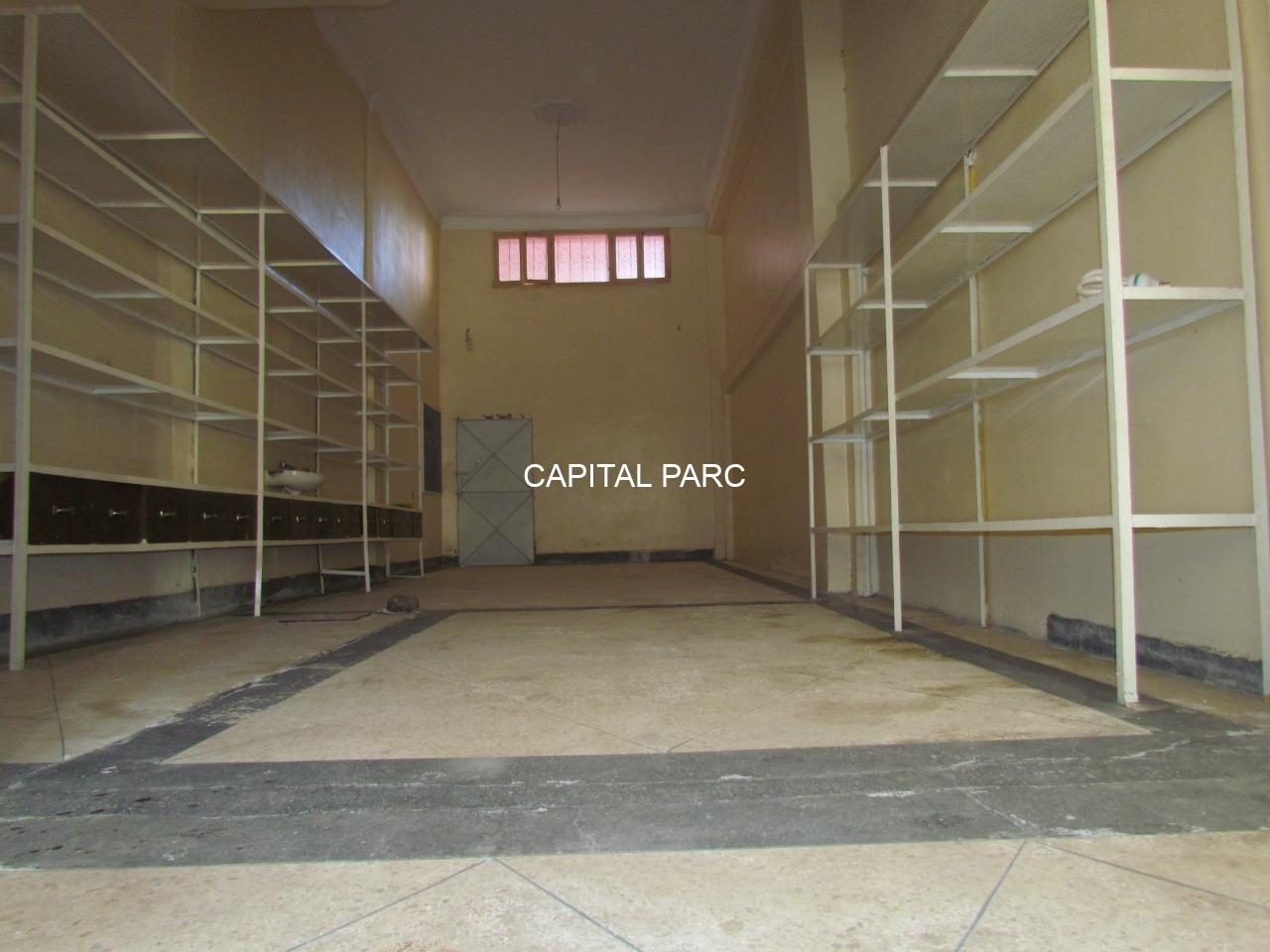 Local commercial 130 m² à louer, Zone Industrielle Marrakech — miniature 2