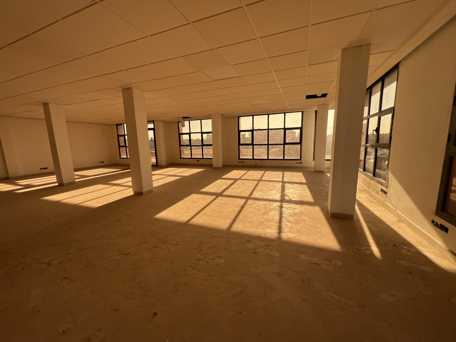 Bureau 146 m² double façade à louer, Sidi Ghanem, Marrakech — miniature 4