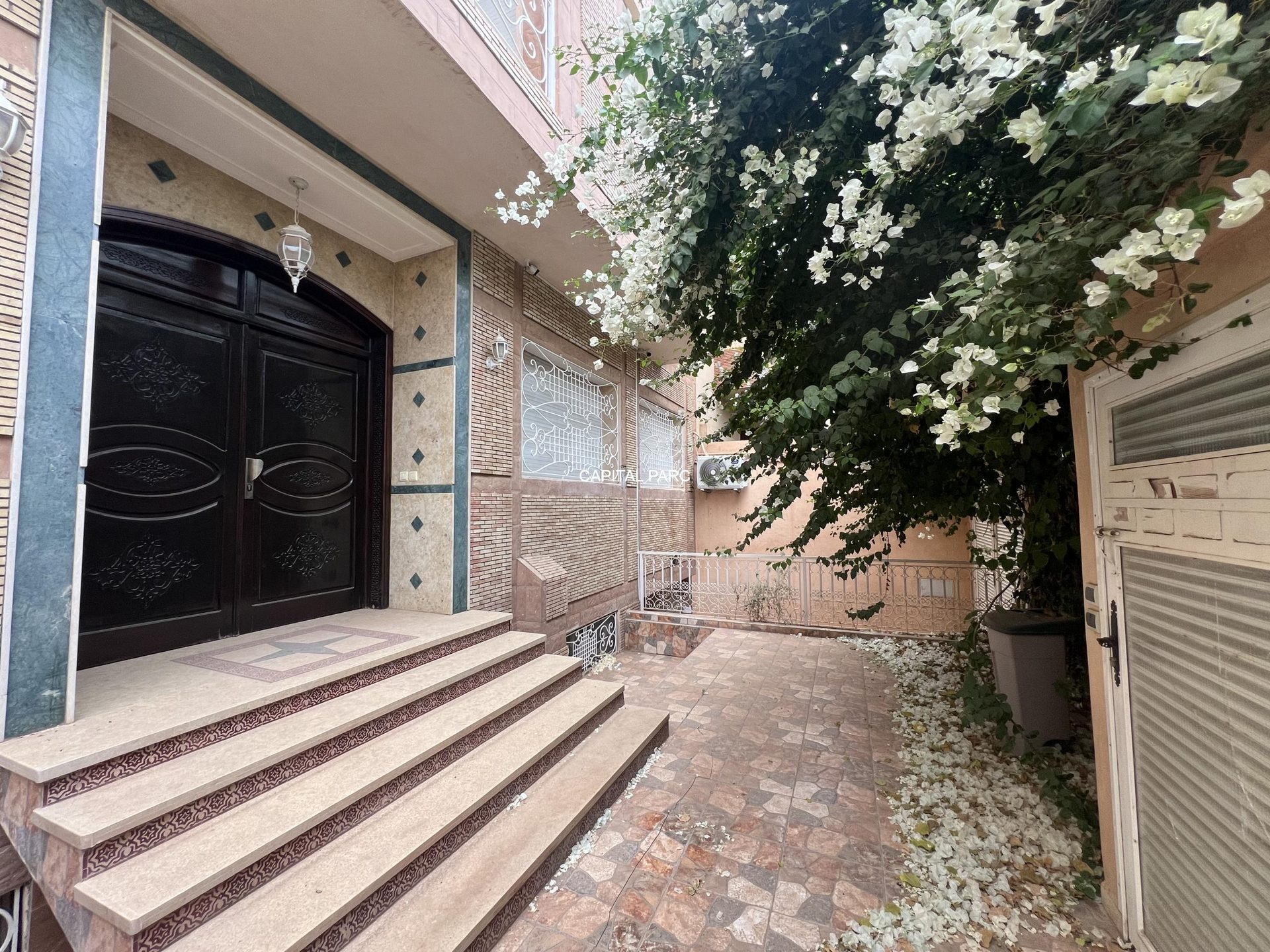 Villa meublée 400 m² à louer, Oasis Marrakech R+2 — Villa meublée, Marrakech