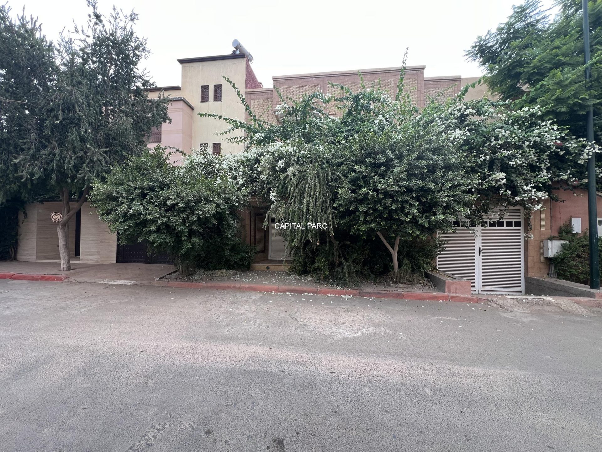 Villa meublée 400 m² à louer, Oasis Marrakech R+2 — miniature 2
