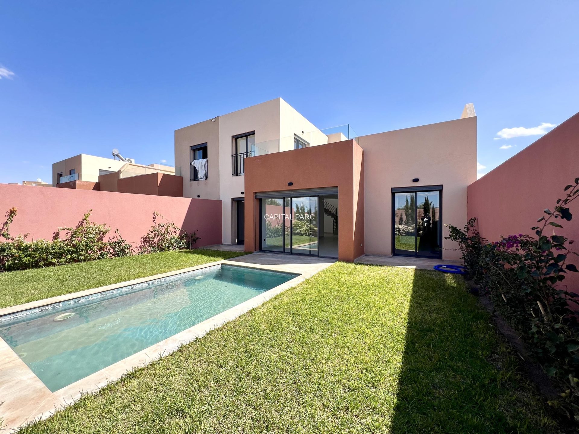 Villa 250 m² avec piscine, 3 ch. à vendre, Marrakech — miniature 2
