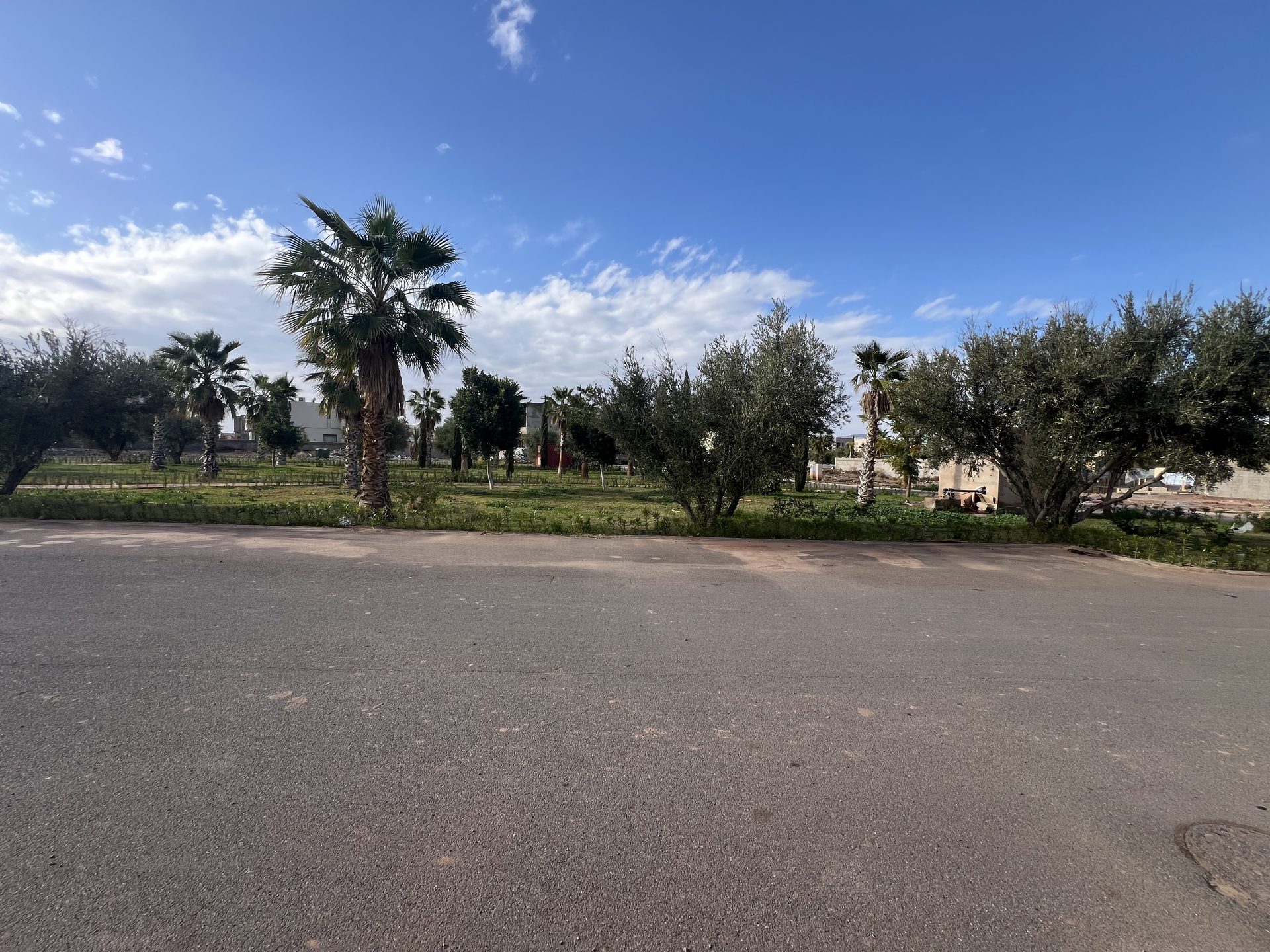 Terrain 602 m² à vendre, résidence fermée Rte Ourika, Marrakech — miniature 8