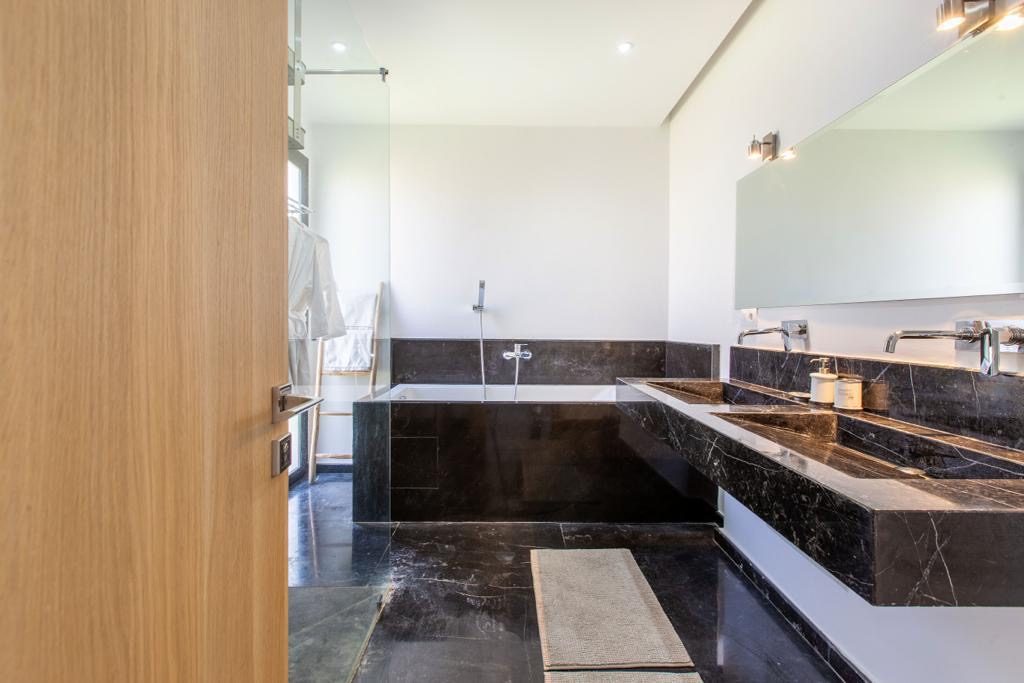 Villa moderne plain-pied à vendre, 350 m², Route Ourika Marrakech — miniature 14
