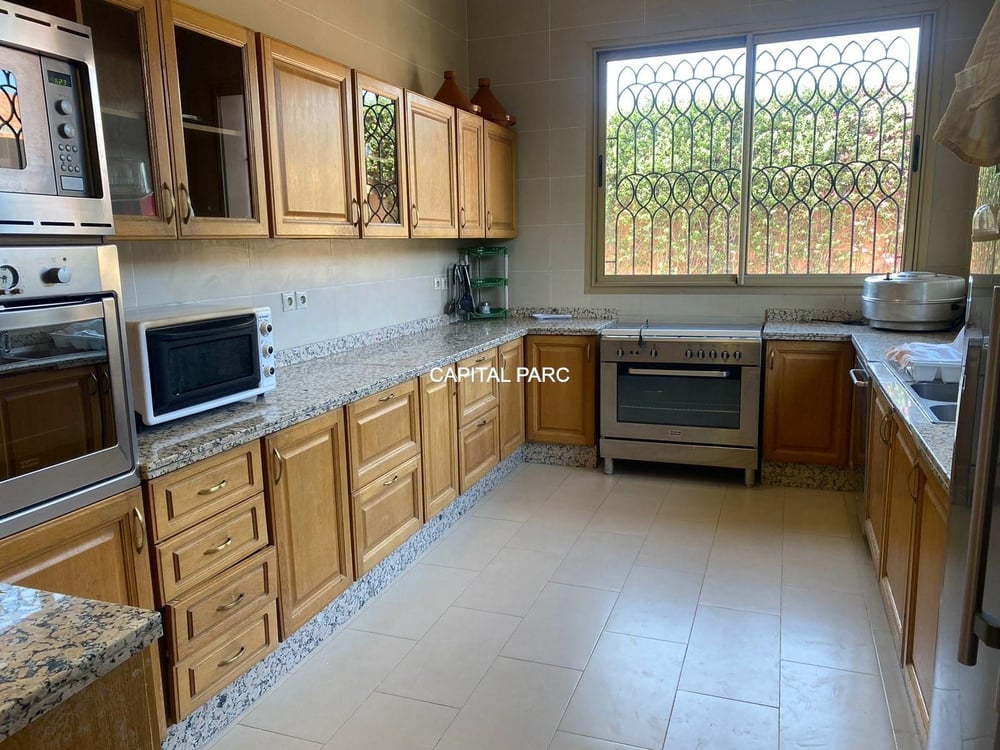 Villa 700 m² à vendre Agdal, Marrakech – Piscine, 5 suites — photo 18