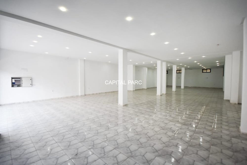Centre commercial à vendre, 3500 m², zone industrielle Marrakech — photo 2