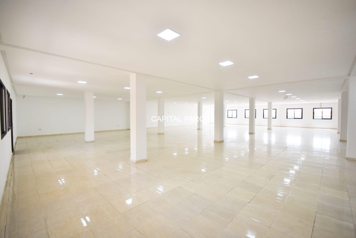 Centre commercial à vendre, 3500 m², zone industrielle Marrakech — miniature 3