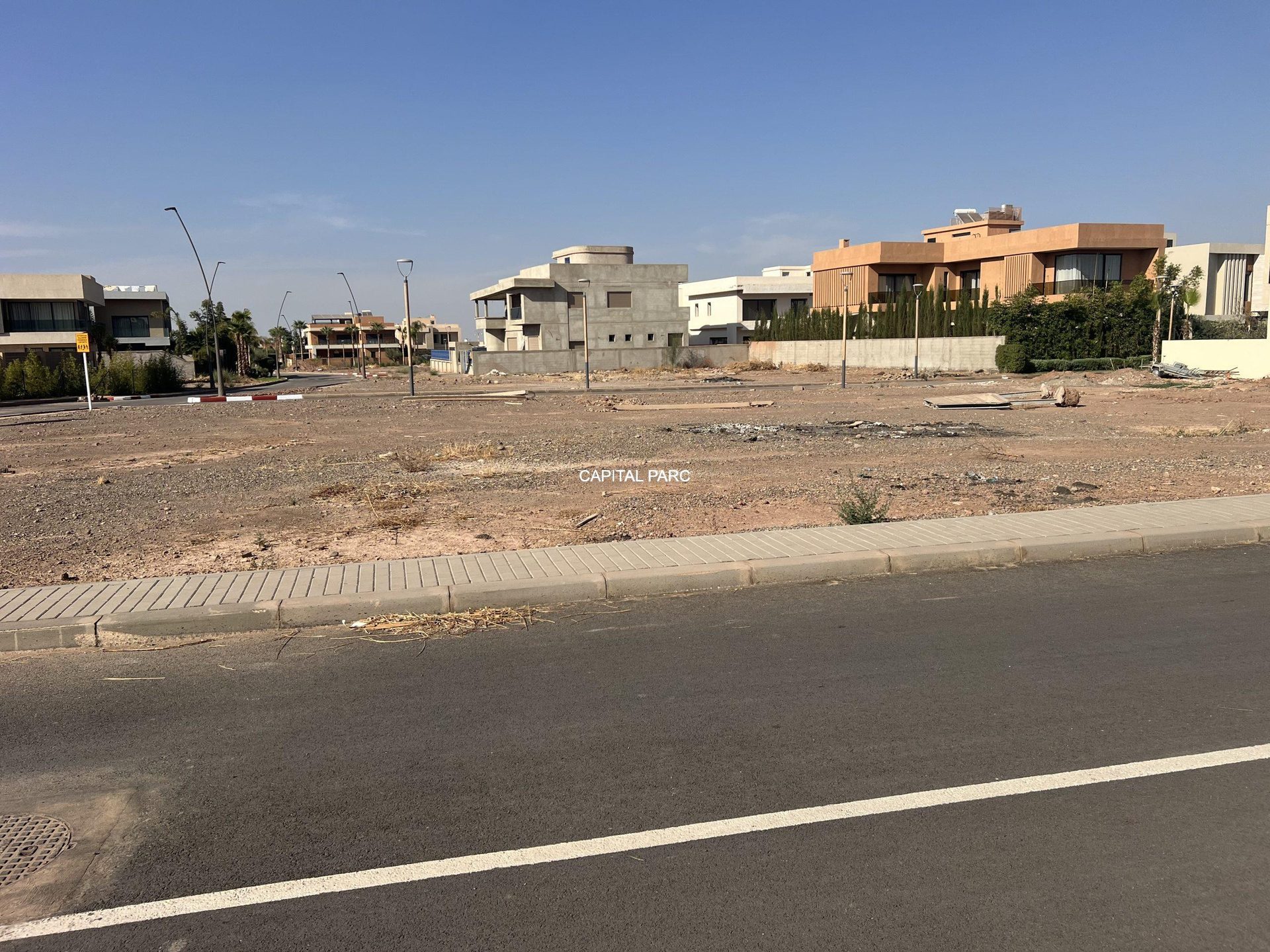 Terrain 3 façades à vendre, 730 m², route de Tahanaoute, Marrakech — miniature 3