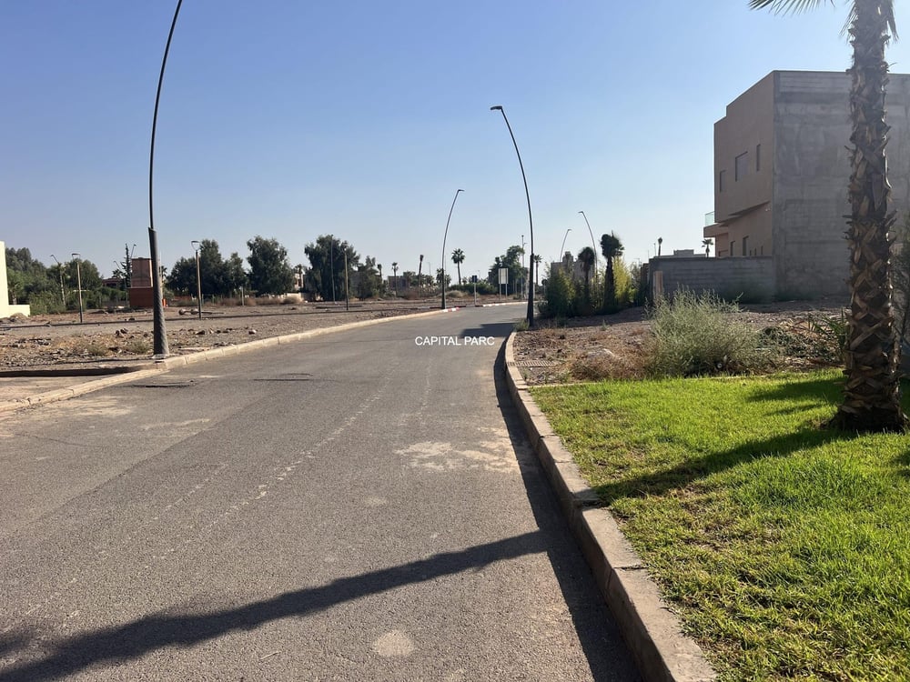 Terrain 3 façades à vendre, 730 m², route de Tahanaoute, Marrakech — photo 4