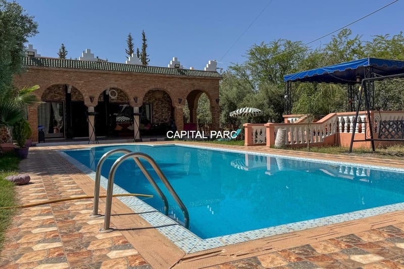 Maison 5 ch. à vendre 4619 m² avec piscine, Sidi Abdallah Ghiat — Maison, Marrakech