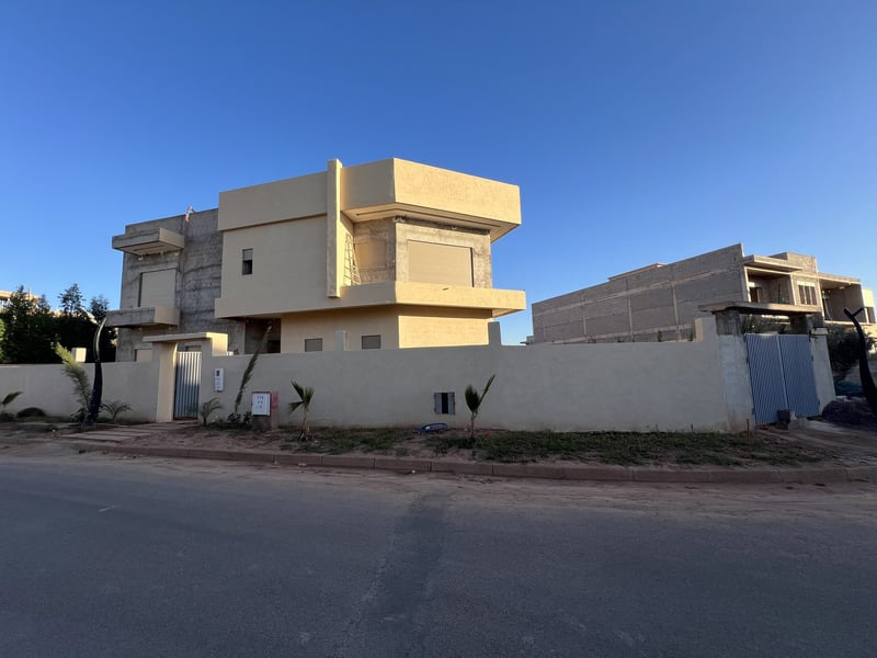 Villa d'angle 500 m² à vendre, Route de Casablanca, Marrakech — Villa, Marrakech