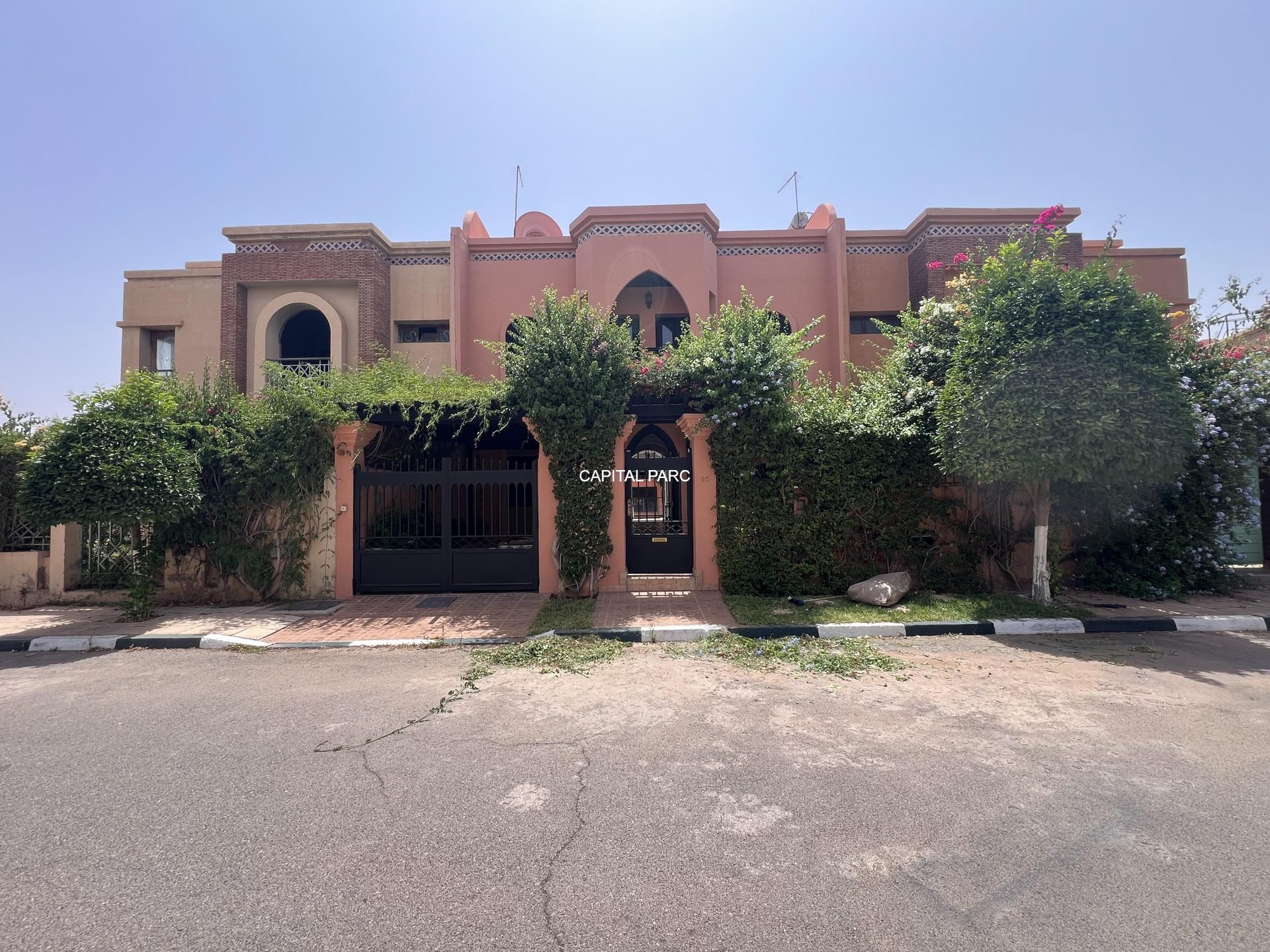 Villa 4 ch. à vendre à Marrakech, 230 m² bâtis, jardin 248 m² — Villa, Marrakech