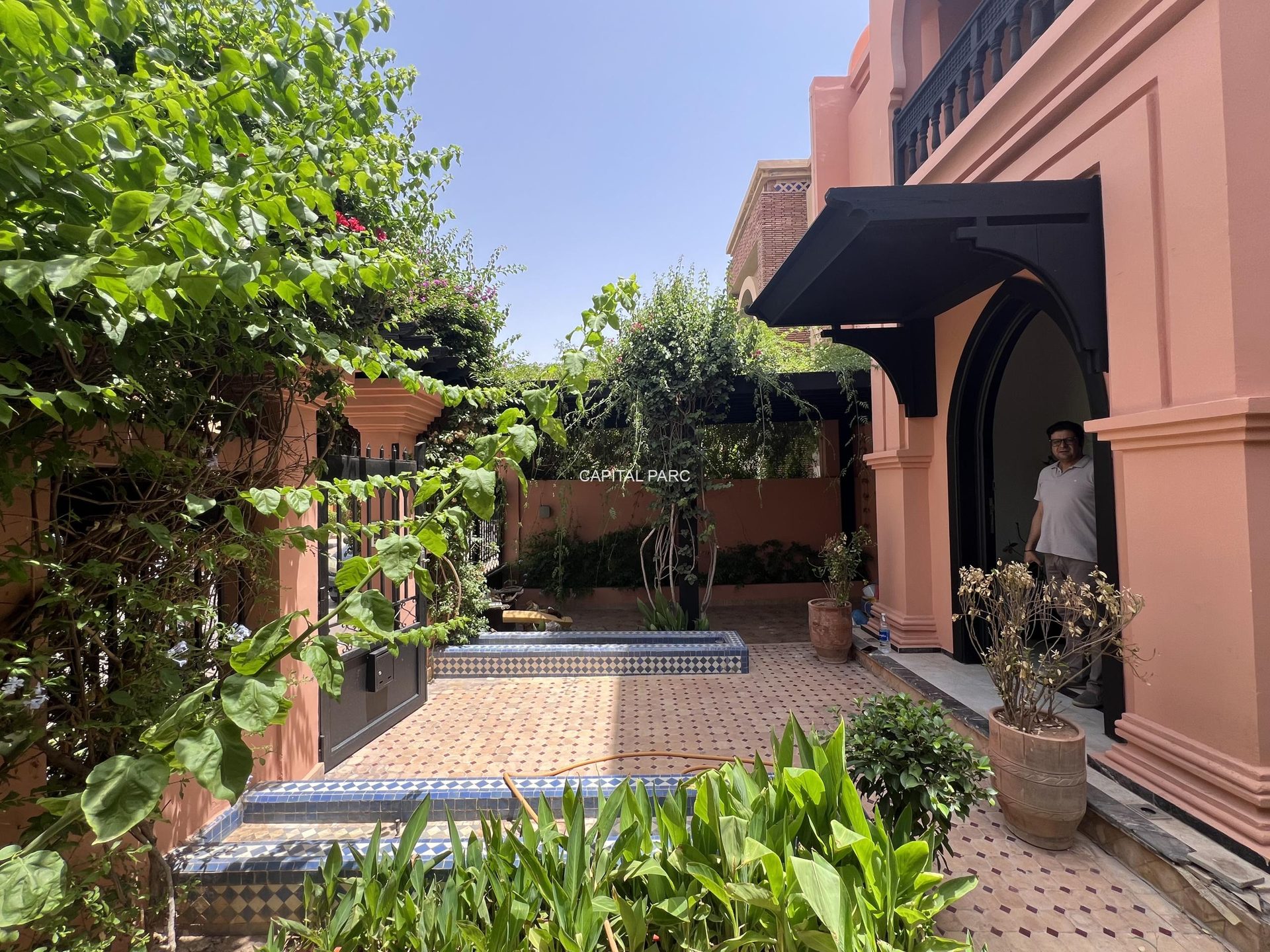 Villa 4 ch. à vendre à Marrakech, 230 m² bâtis, jardin 248 m² — miniature 2