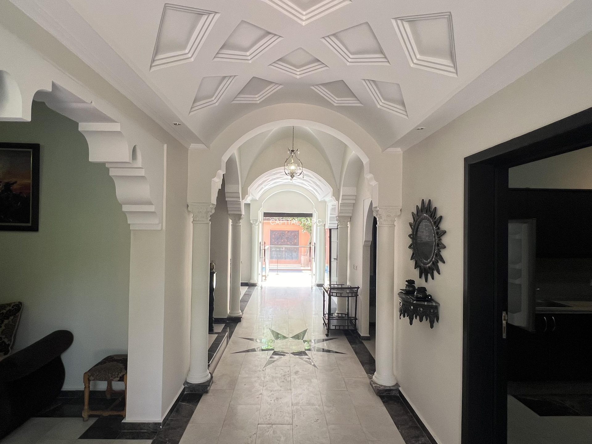 Villa 4 ch. à vendre à Marrakech, 230 m² bâtis, jardin 248 m² — miniature 7