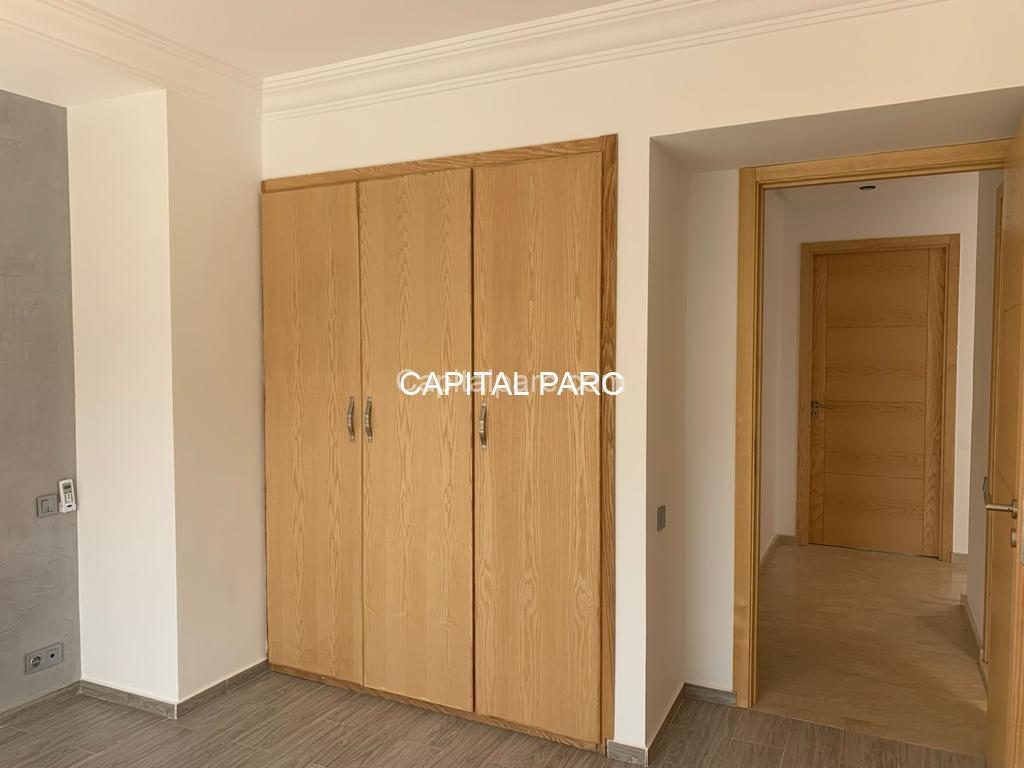 Villa golf 270 m² à Marrakech, 4 ch. vendue — miniature 2