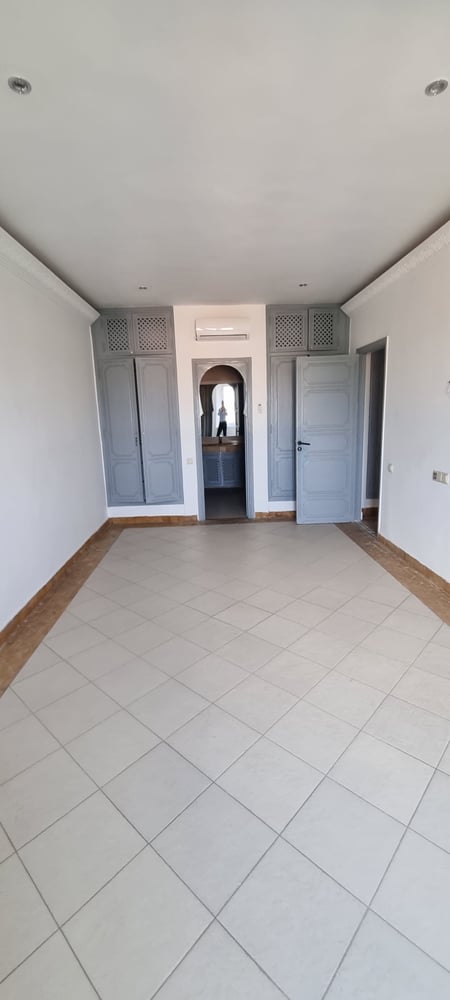Location longue durée : Grand appartement ( vide ) , 5eme étage, quartier hivernage , Marrakech  — photo 15