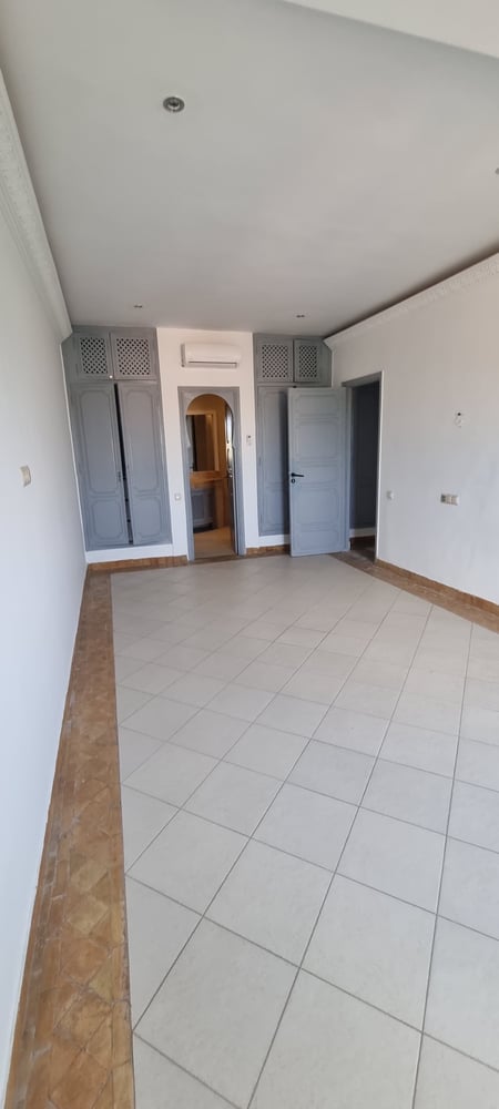 Location longue durée : Grand appartement ( vide ) , 5eme étage, quartier hivernage , Marrakech  — photo 13