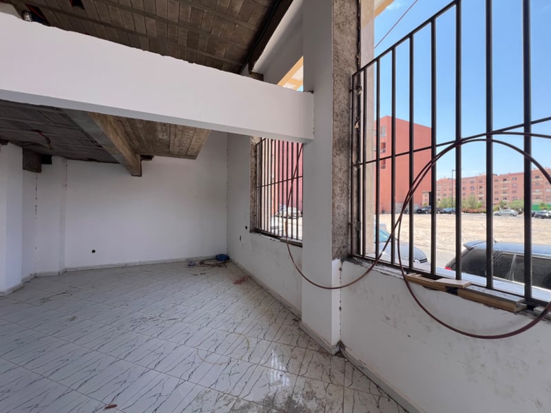 للكرا: عقد تجاري (3,6,9), محل ف بلاصة مزيانة ف حي الشرف، إزدهار، مراكش — Local commercial, Marrakech