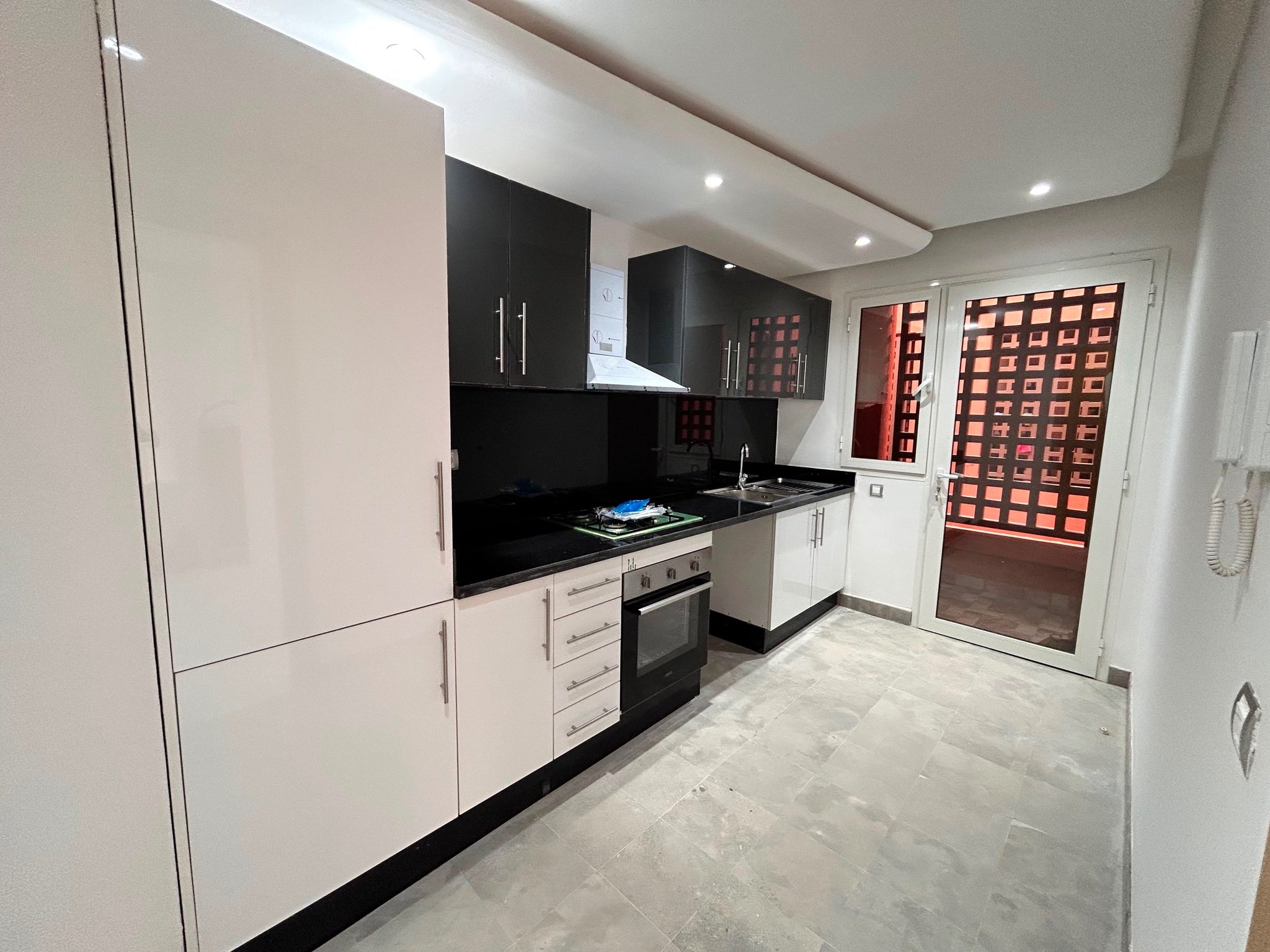 Location longue durée : bel appartement vide , 90 m , boulevard mohamed 6 Agdal , Marrakech  — miniature 5