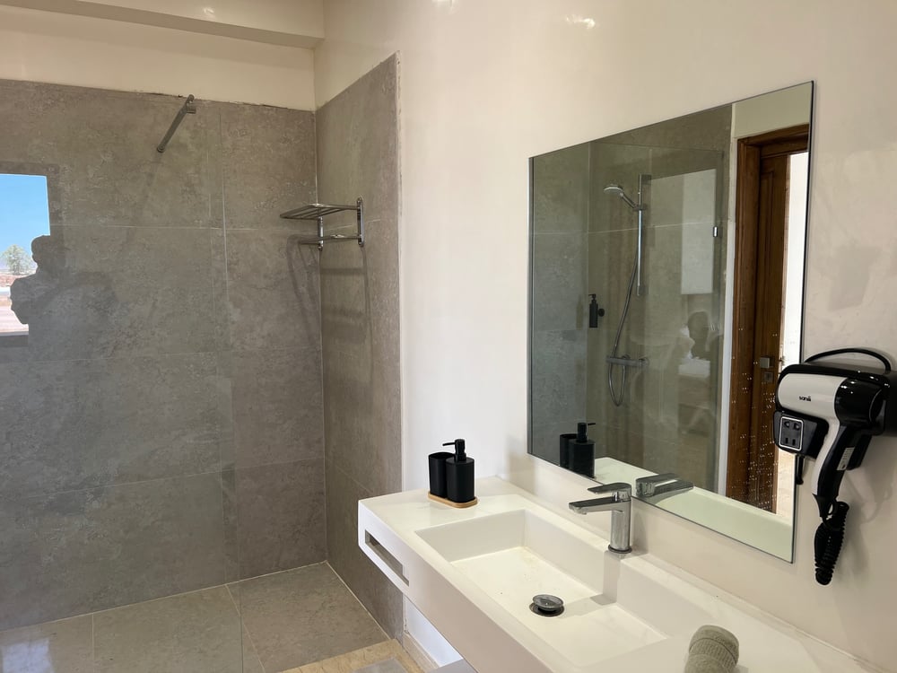Location saisonnière : Villa moderne parc de 2ha , 4 suites , borrous , route de la foret , Marrakech  — photo 16