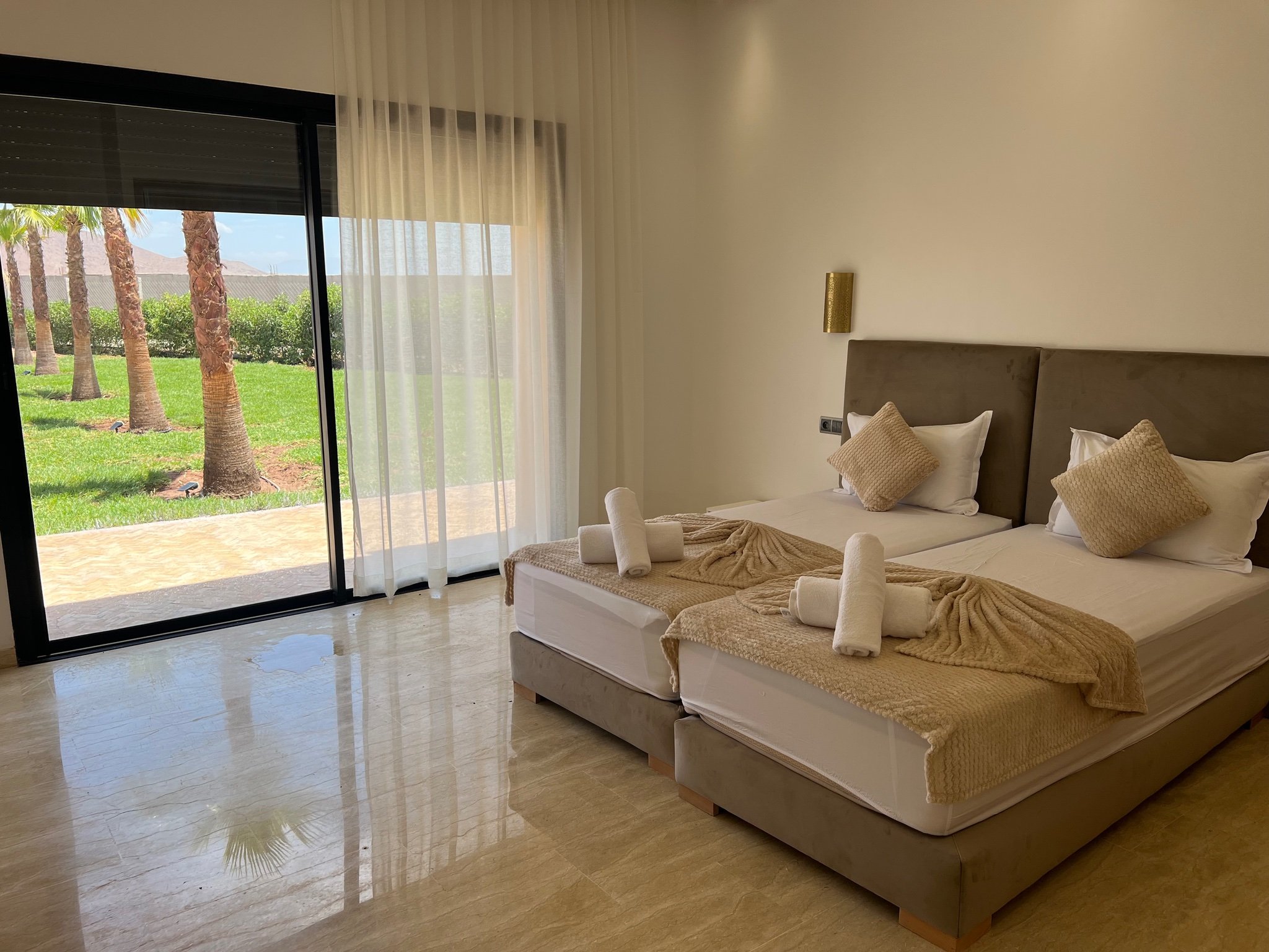 Location saisonnière : Villa moderne parc de 2ha , 4 suites , borrous , route de la foret , Marrakech  — miniature 6