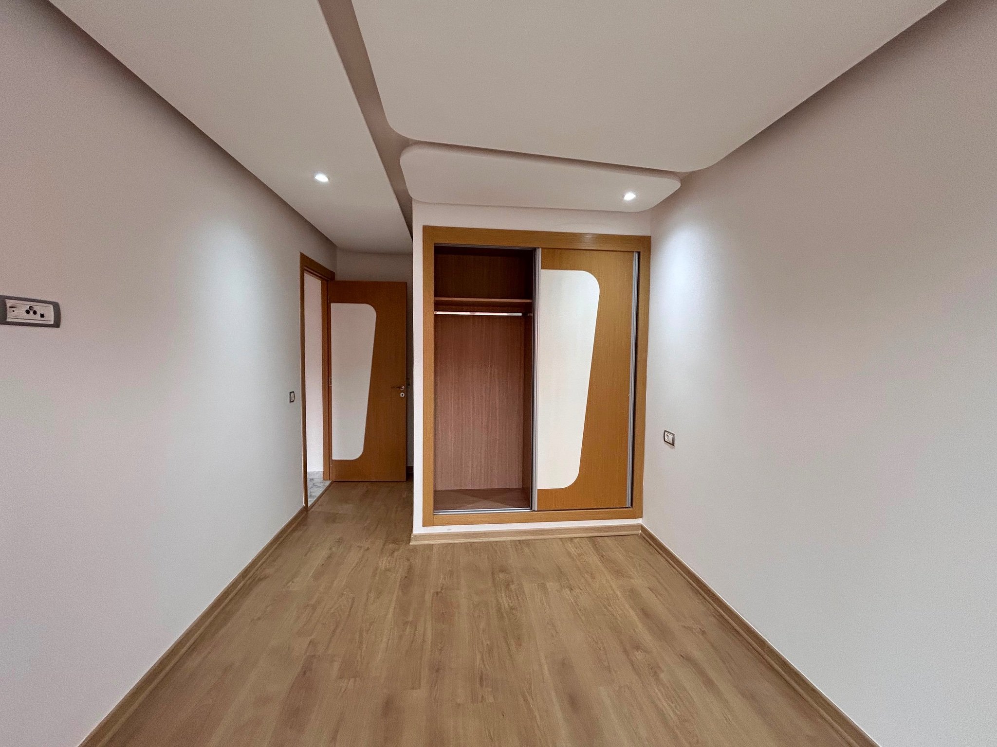 Location longue durée : bel appartement vide , 90 m , boulevard mohamed 6 Agdal , Marrakech  — miniature 2