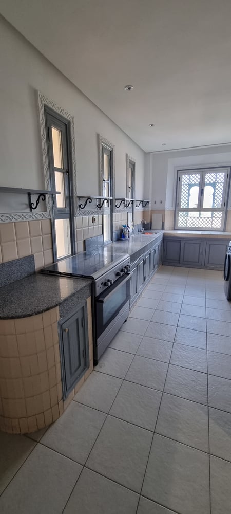 Location longue durée : Grand appartement ( vide ) , 5eme étage, quartier hivernage , Marrakech  — photo 9