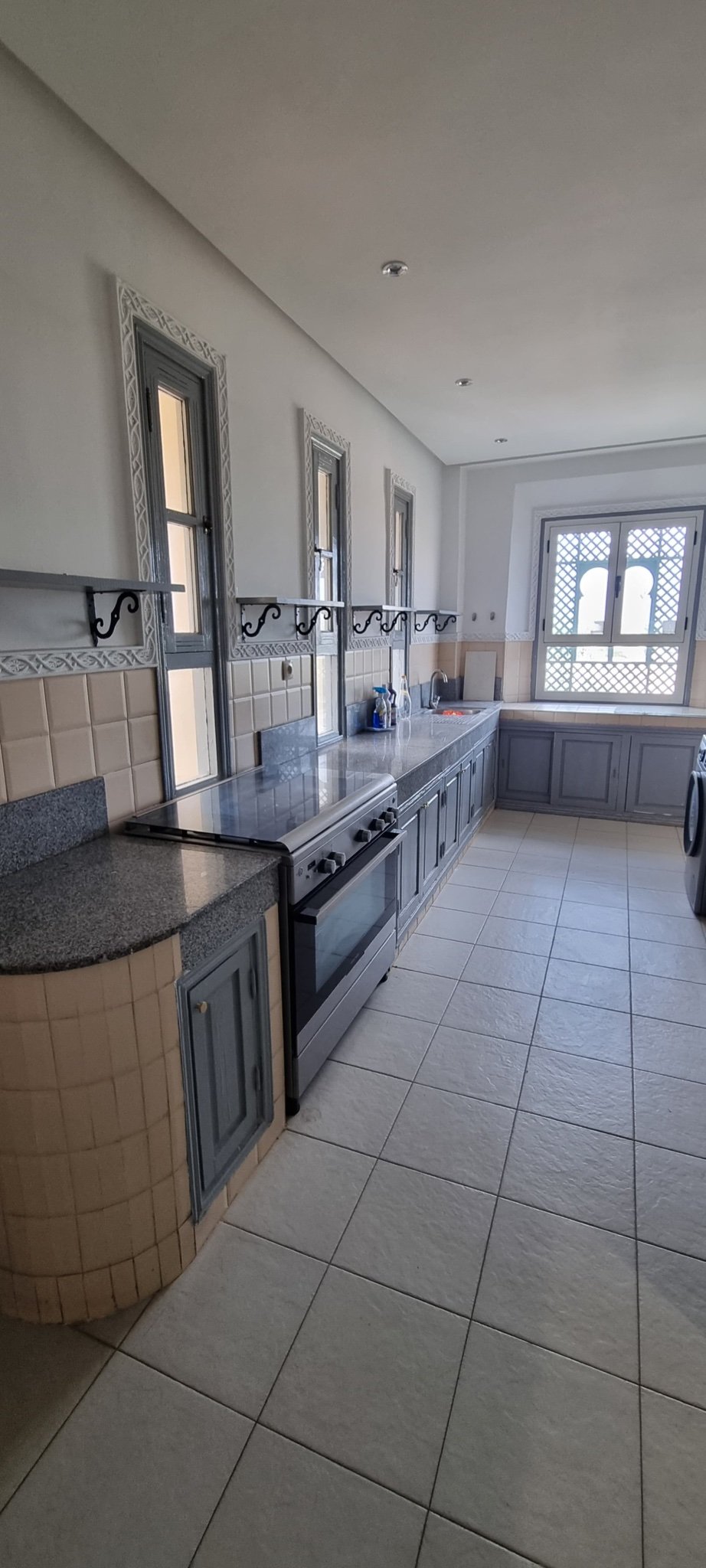 Location longue durée : Grand appartement ( vide ) , 5eme étage, quartier hivernage , Marrakech  — miniature 9