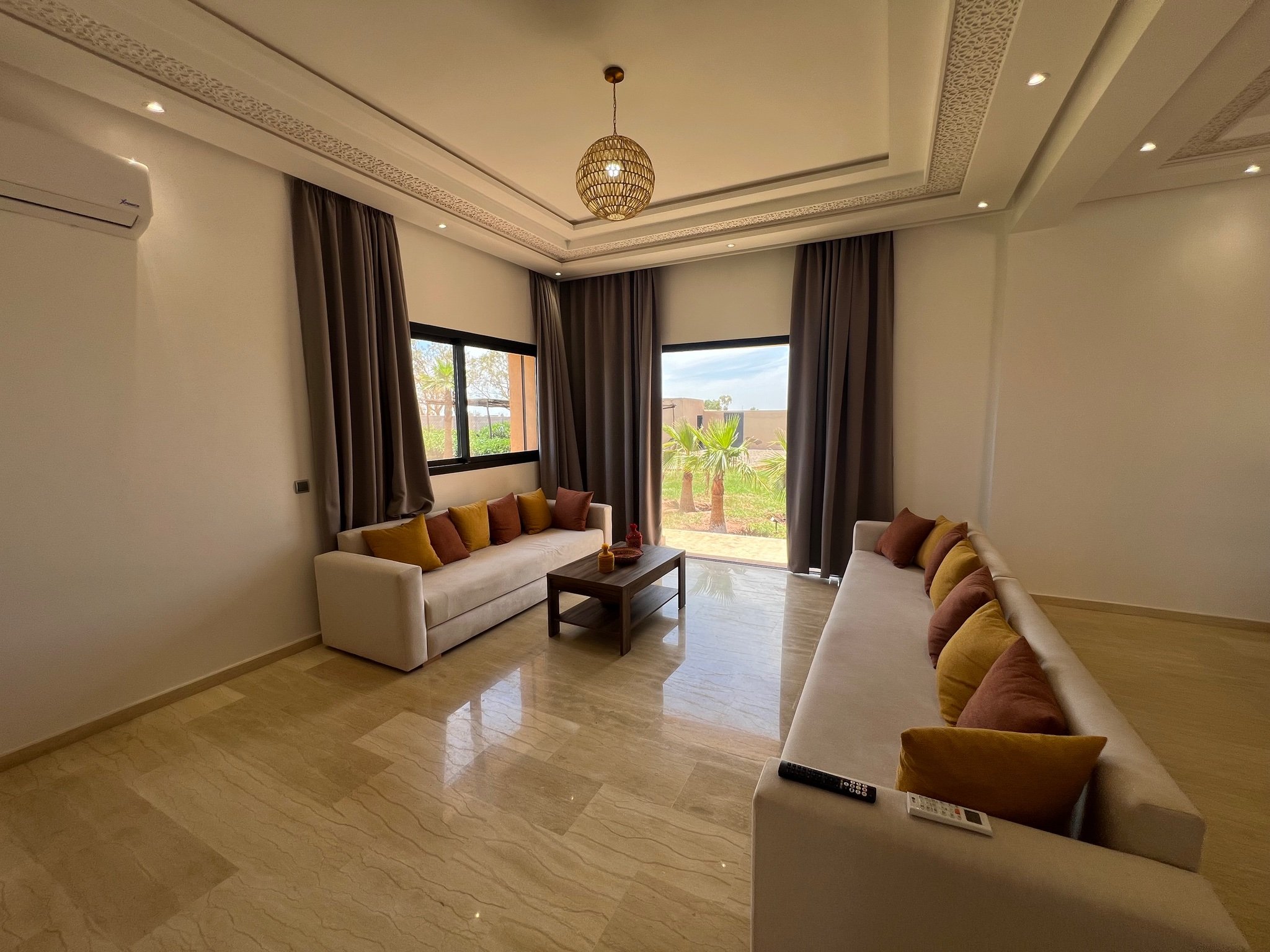 Location saisonnière : Villa moderne parc de 2ha , 4 suites , borrous , route de la foret , Marrakech  — miniature 4