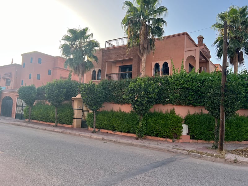 Vente: villa pres de l’hôpital Mohamed 6, quartier Bousmar, Marrakech, Sakar — Villa, Marrakech