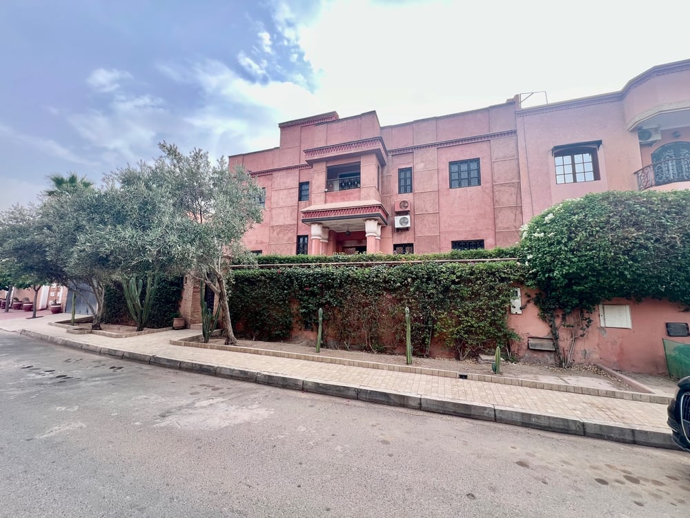 Location longue durée : Grande maison avec piscine , quartier riad salam , route de Casablanca, Marrakech  — photo 2