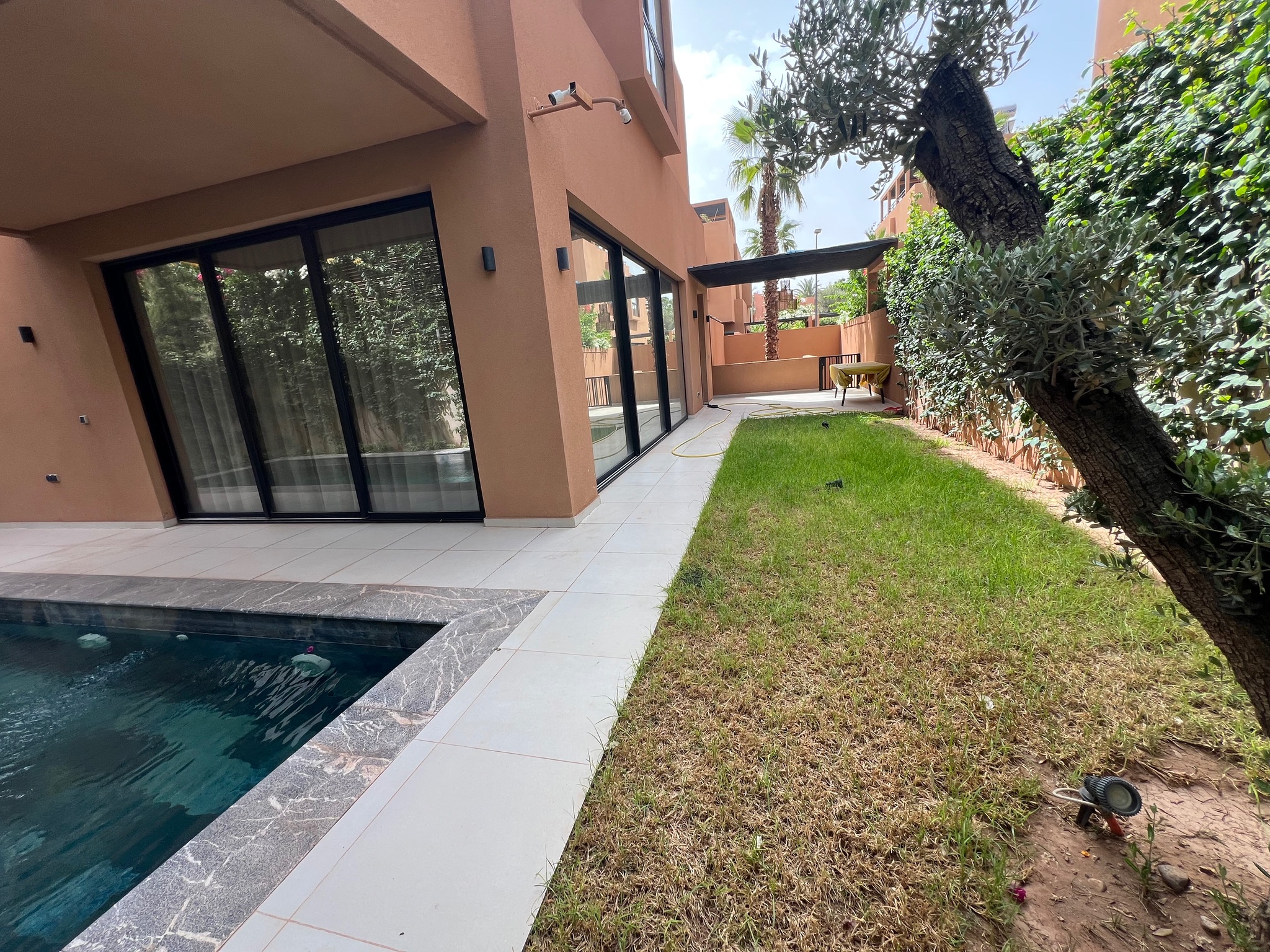Vente : villa moderne , résidence sécurisée, route de tahanaoute , Marrakech  — miniature 3