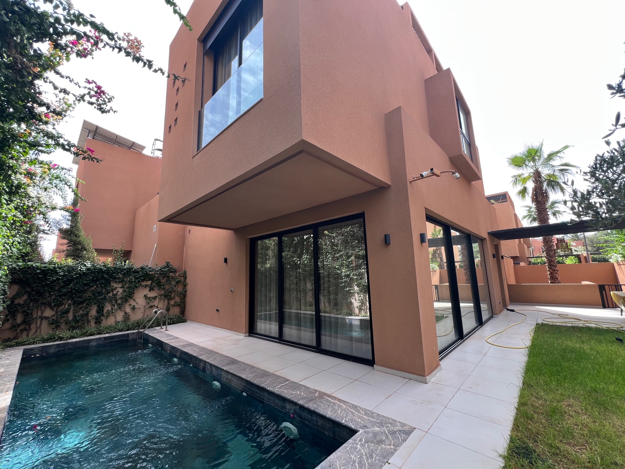 Vente : villa moderne , résidence sécurisée, route de tahanaoute , Marrakech  — miniature 2