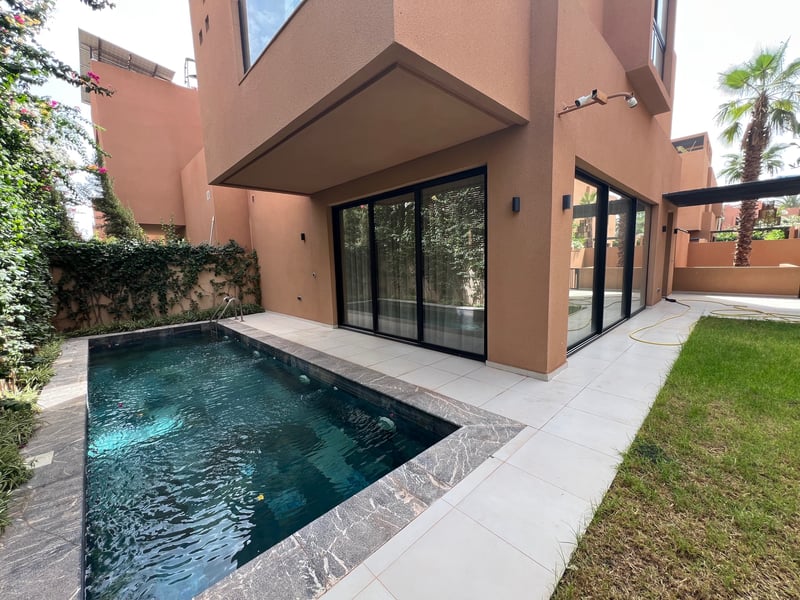 Vente: villa moderne, résidence sécurisée, route de tahanaoute, Marrakech — Villa, Marrakech
