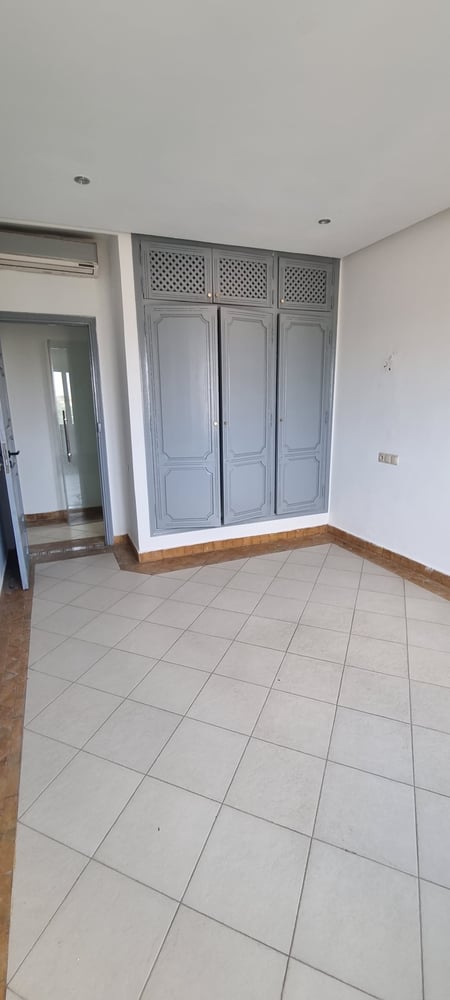 Location longue durée : Grand appartement ( vide ) , 5eme étage, quartier hivernage , Marrakech  — photo 14