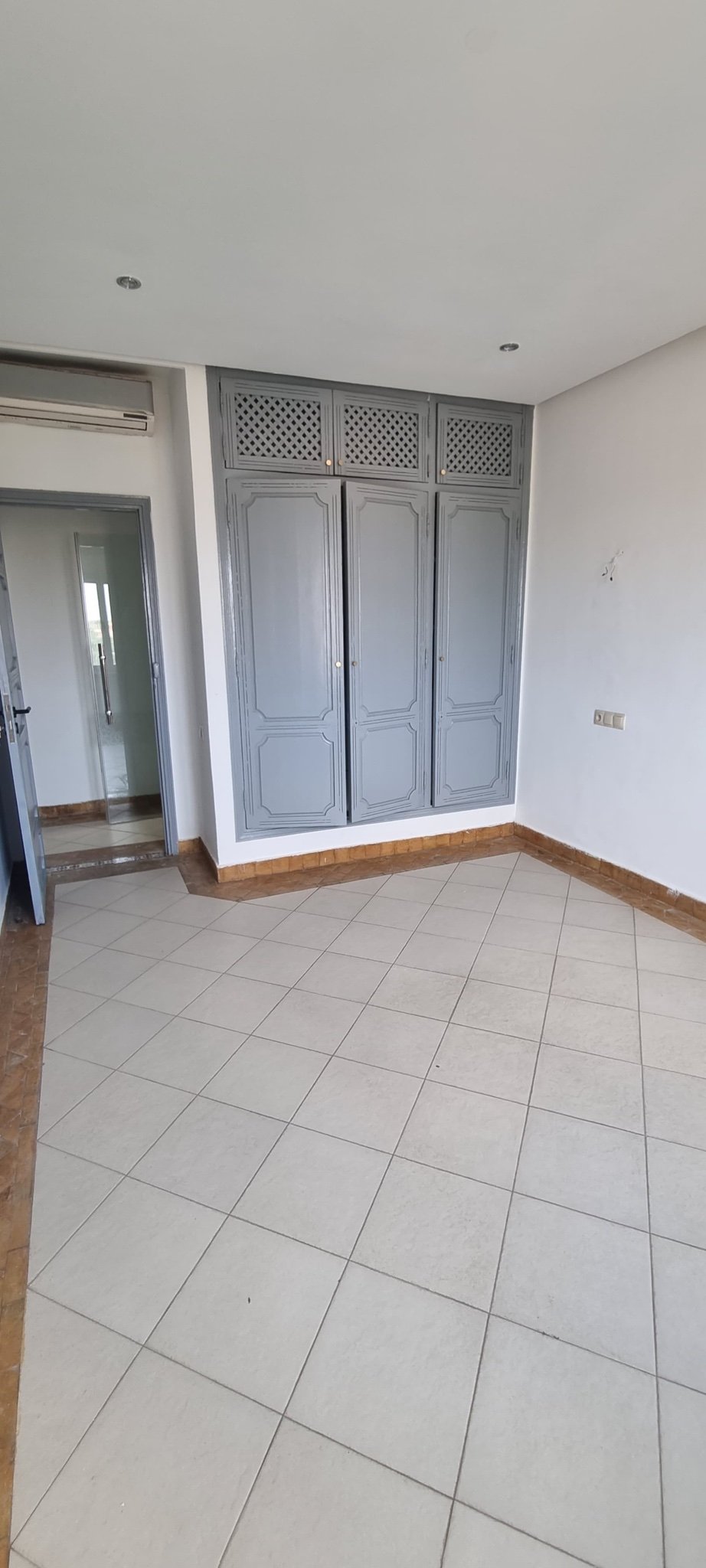 Location longue durée : Grand appartement ( vide ) , 5eme étage, quartier hivernage , Marrakech  — miniature 14