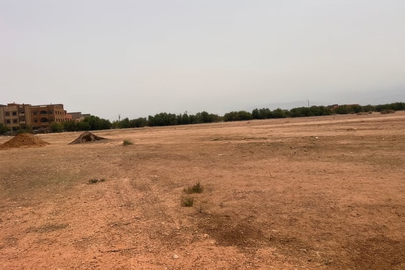 أرض اقتصادية للبيع، حد راس العين، قلعة — Terrain zone villa, Had raas ain