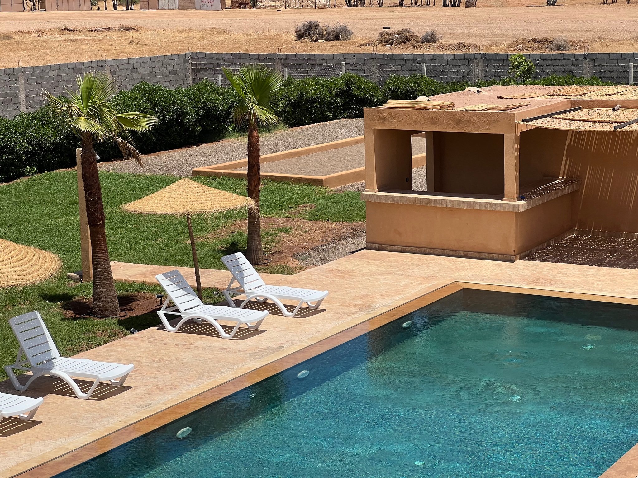 Location saisonnière : Villa moderne parc de 2ha , 4 suites , borrous , route de la foret , Marrakech  — miniature 11