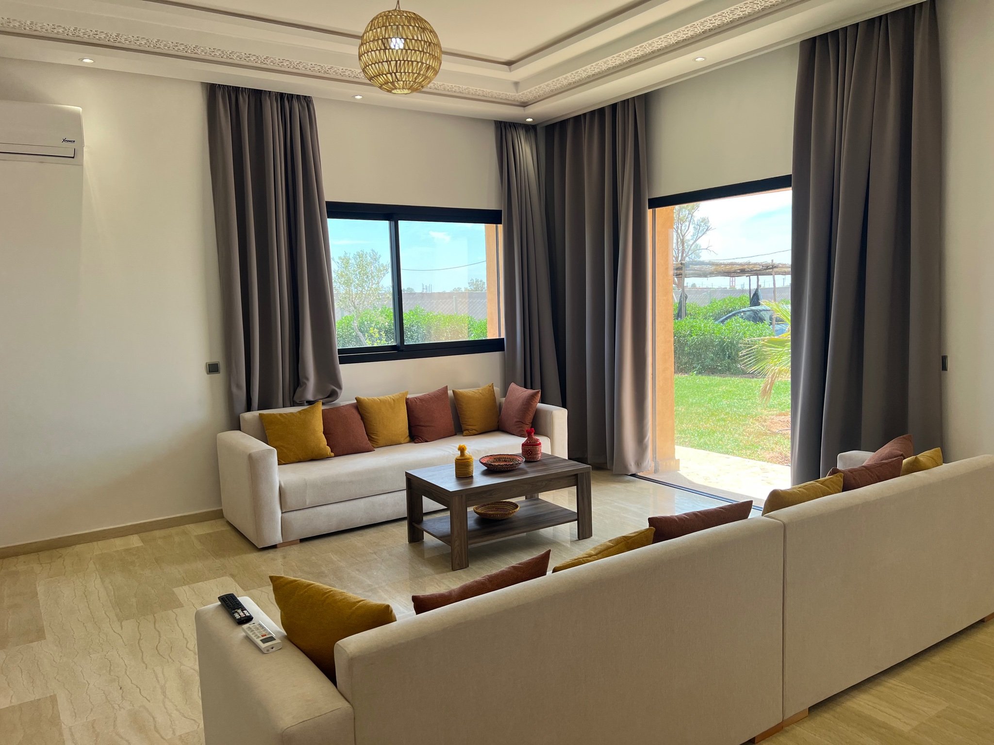 Location saisonnière : Villa moderne parc de 2ha , 4 suites , borrous , route de la foret , Marrakech  — miniature 8