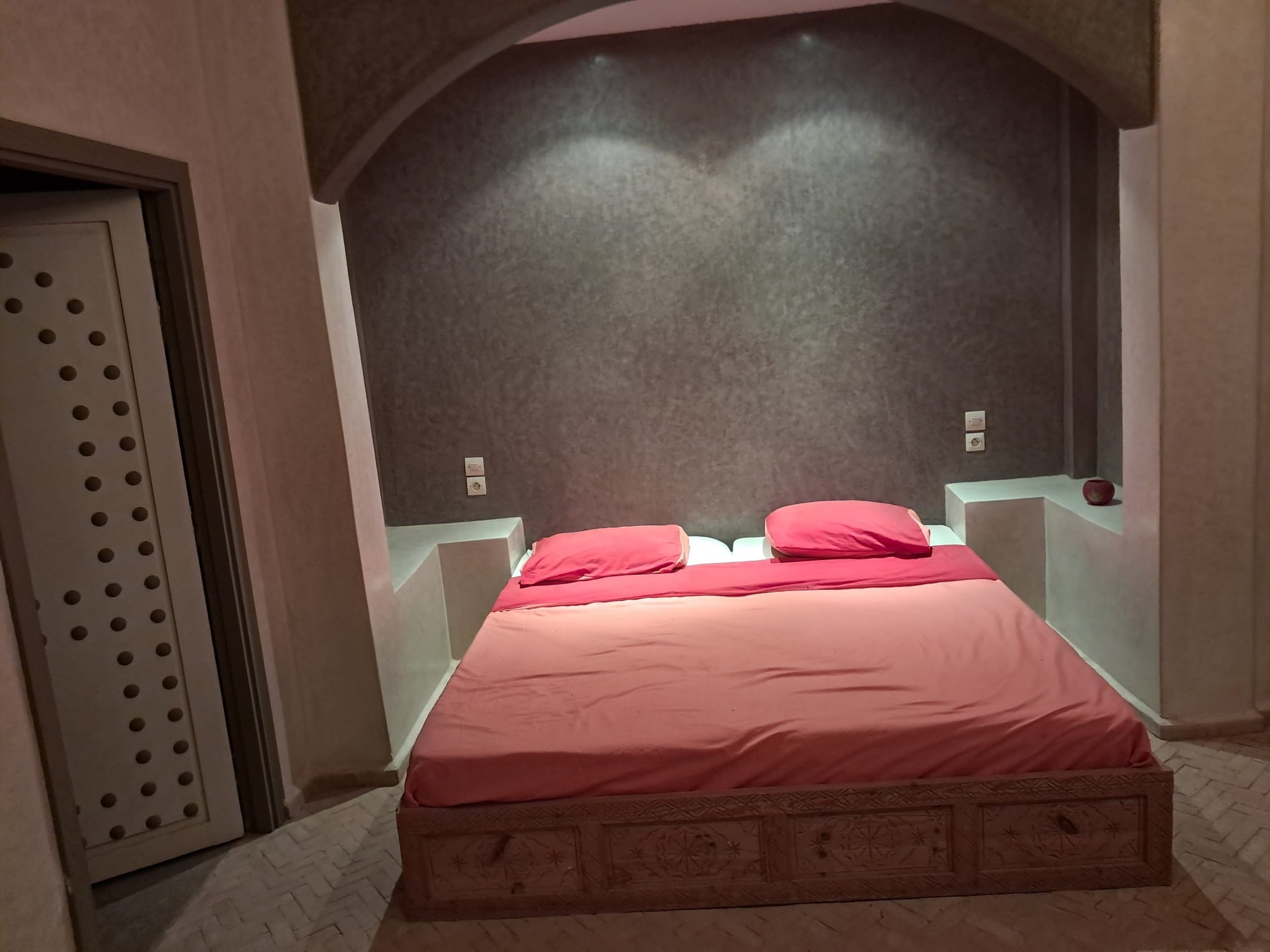 Vente :  magnifique villa traditionnelle, Marrakech , Route ourika ( VNA) obtenue .  — miniature 10