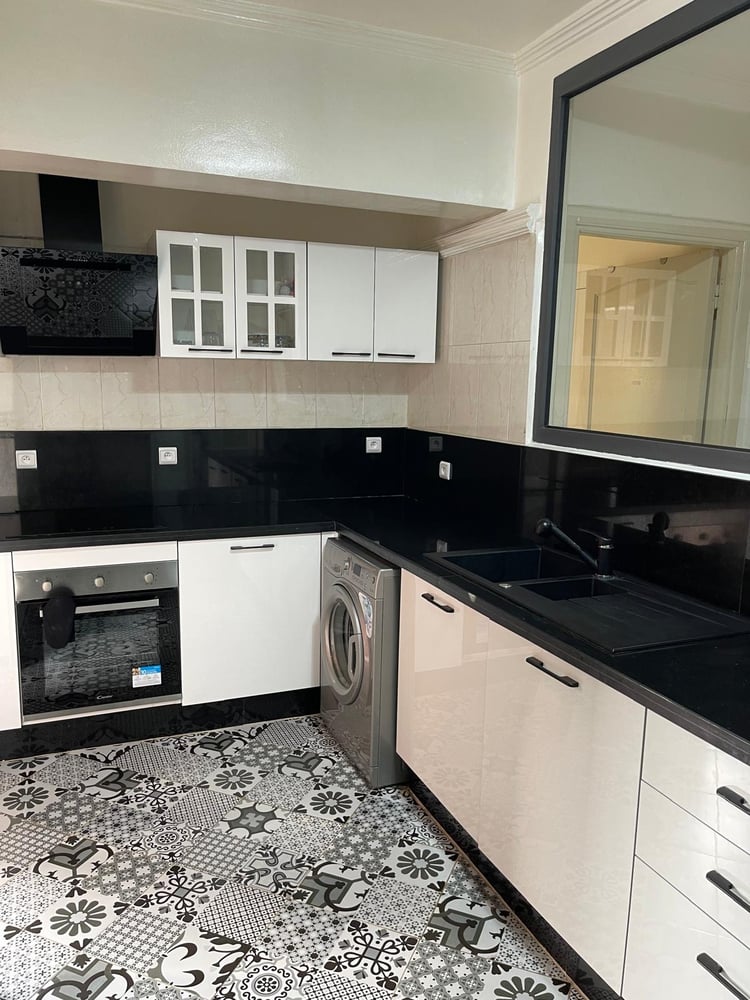 Location longue durée : appartement meublé 2 ch., 90 m², Guéliz, Marrakech — photo 9