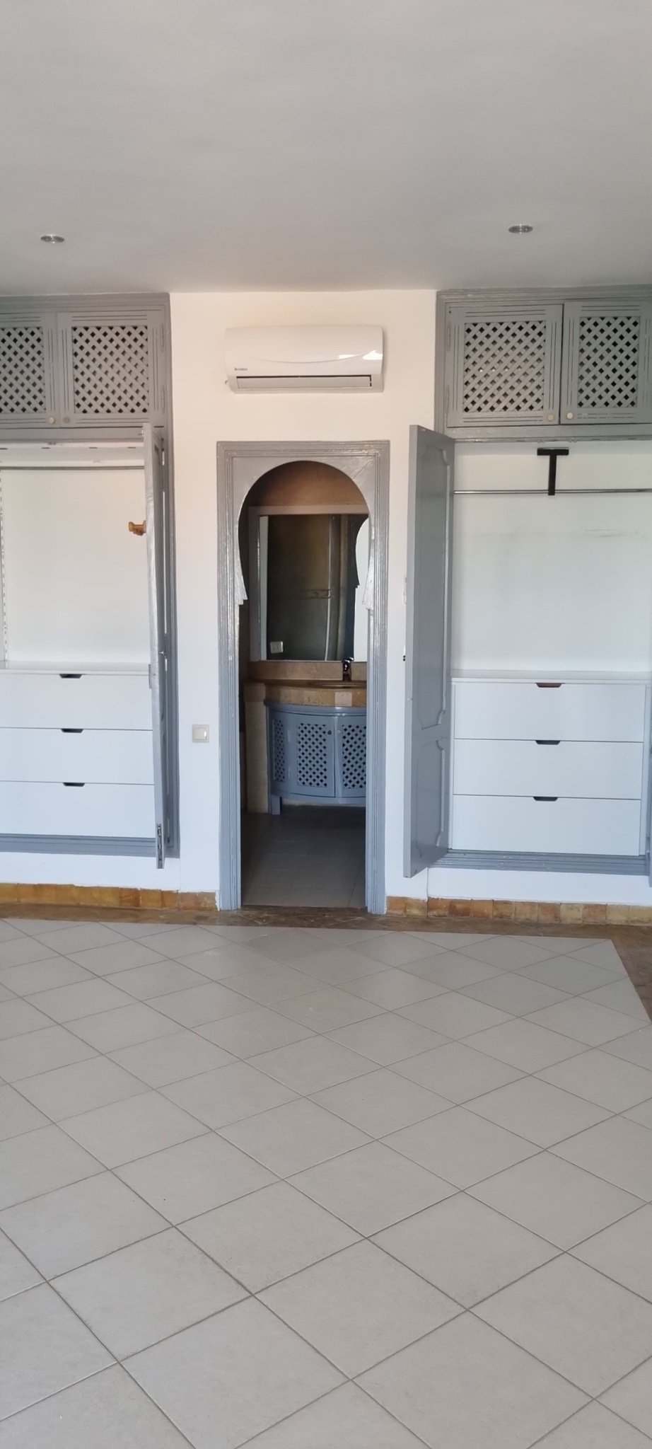 Location longue durée : Grand appartement ( vide ) , 5eme étage, quartier hivernage , Marrakech  — miniature 20